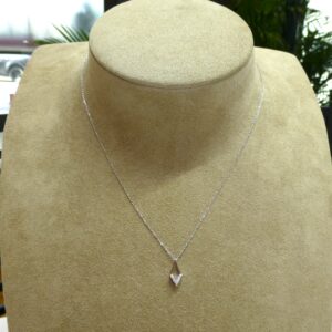 Collar Rombo con Diamantes