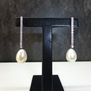 Pendientes largos Oro blanco Perla y Diamantes