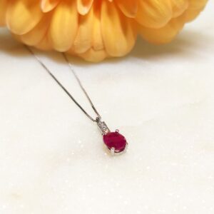 Collar Oro blanco con Diamantes y Rubí